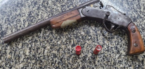  Suspeito de violência contra companheira é preso por porte ilegal de arma